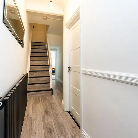 Guest house Nicely Furnished Double - Close To Croydon Hospital *