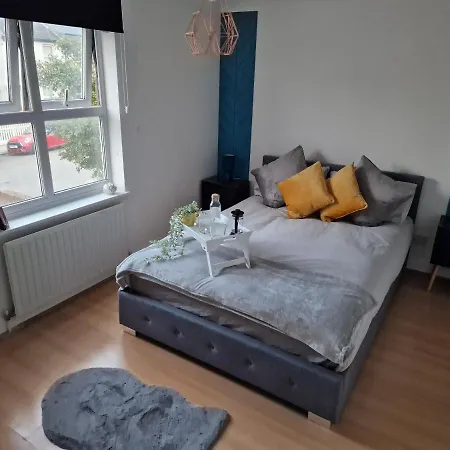 What A Great Location In With 4 Bedrooms! Holiday home *
