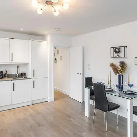 Modern Flat In Golders Apartment