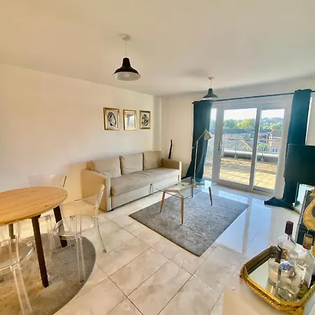 Charmingly Cozy 2 Beds Apartment