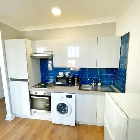 Apartment 1 Bedroom Gem, Prime Location. London