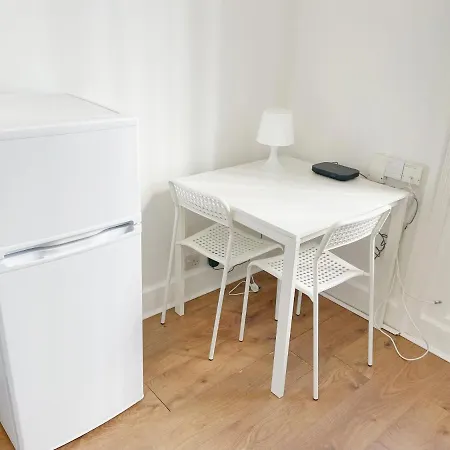 Apartment 1 Bedroom Gem, Prime Location. London