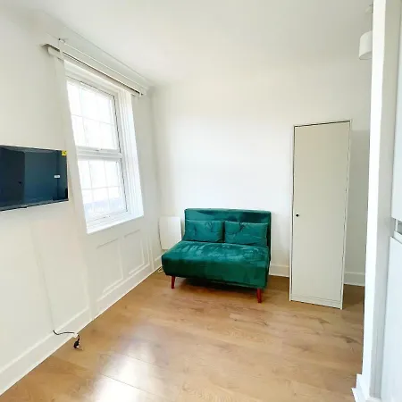 Apartment 1 Bedroom Gem, Prime Location. London