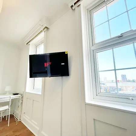 1 Bedroom Gem, Prime Location. * London