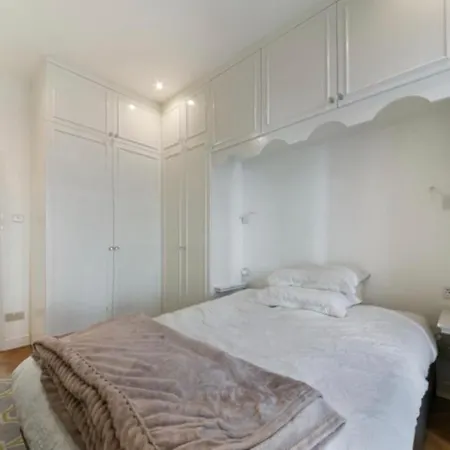 4 Bedrooms Villa, Hugh Street Central Villa