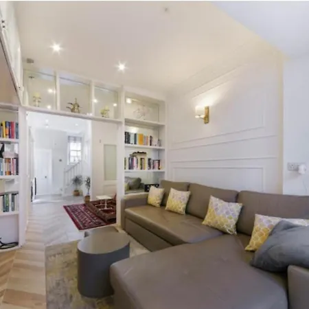 4 Bedrooms Villa, Hugh Street Central Villa *
