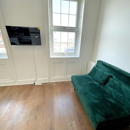 1 Bedroom Gem, Prime Location. *