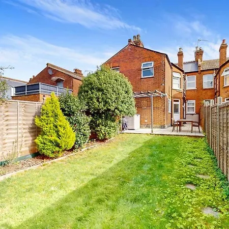 Spacious 2bd Cricklewood *