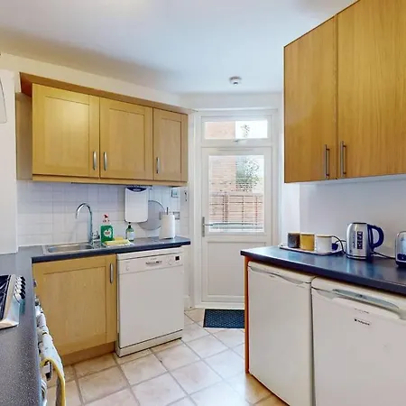 Apartment Spacious 2bd Cricklewood *