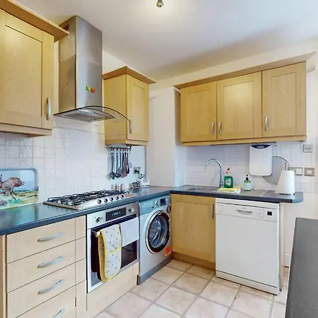 Spacious 2bd Cricklewood London