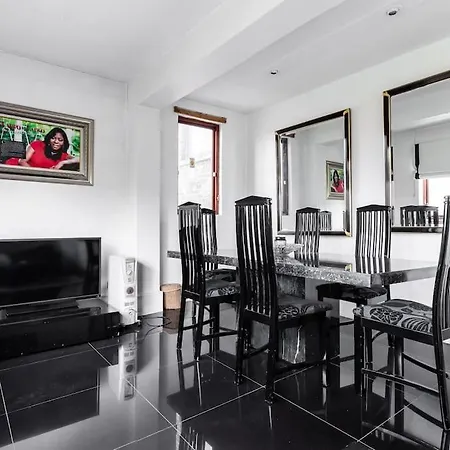 Stunning Three Bed In West Hampstead London