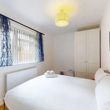 Spacious 2bd Cricklewood *