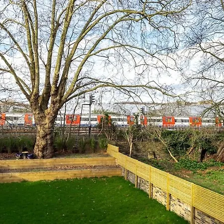 Stunning Three Bed In West Hampstead Apartment