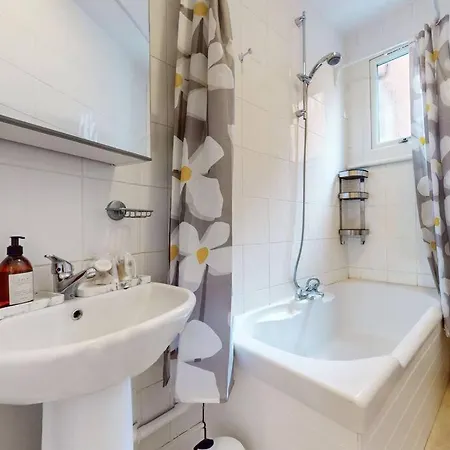 Spacious 2bd Cricklewood Apartment *