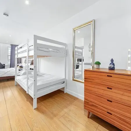 Sleep 6 Piccadilly 1 Bedroom Flat In Vr5