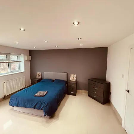 Large And Comfy Flat C Near Heathrow Hillingdon