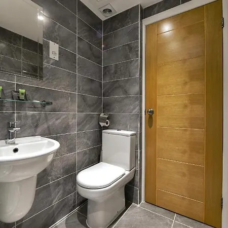 Queens Park Premier Hyde Park 4*
