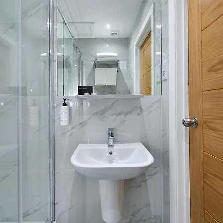Hotel Queens Park Premier Hyde Park 4*