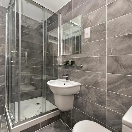 Hotel Queens Park Premier Hyde Park 4*