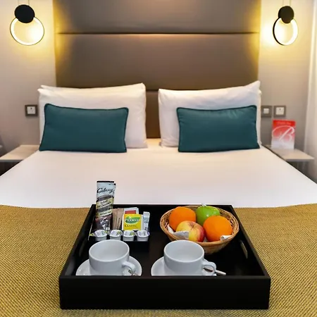 Queens Park Premier Hyde Park 4*