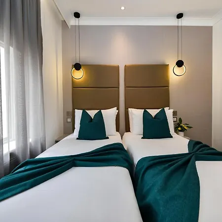 Queens Park Premier Hyde Park 4*