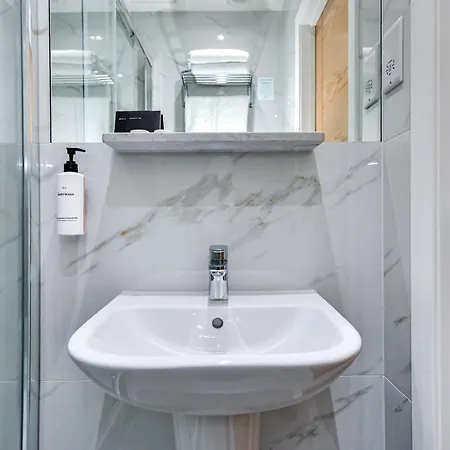 Hotel Queens Park Premier Hyde Park 4*