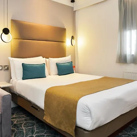 Queens Park Premier Hyde Park 4*