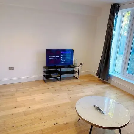 Apartment 1 Bed Flat Near