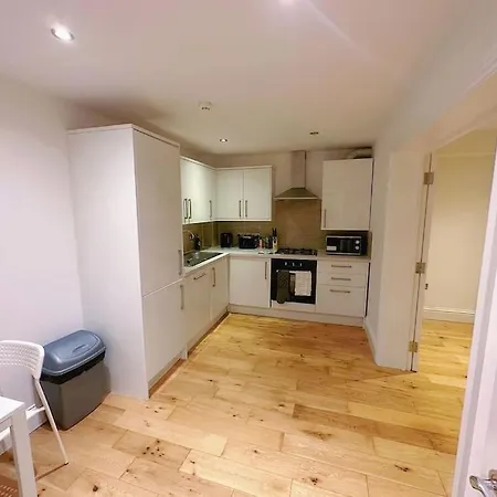 1 Bed Flat Near Apartment London