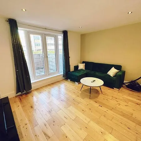 1 Bed Flat Near Apartment
