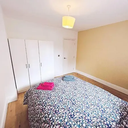 1 Bed Flat Near Apartment