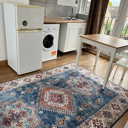 Apartment South London Mitcham
