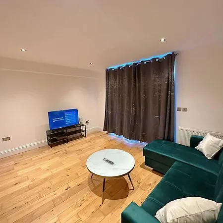 1 Bed Flat Near Apartment