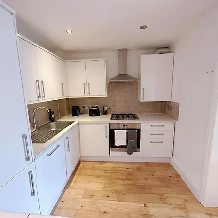 1 Bed Flat Near Apartment London