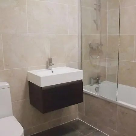 1 Bed Flat Near Apartment