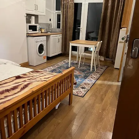South London Apartment *