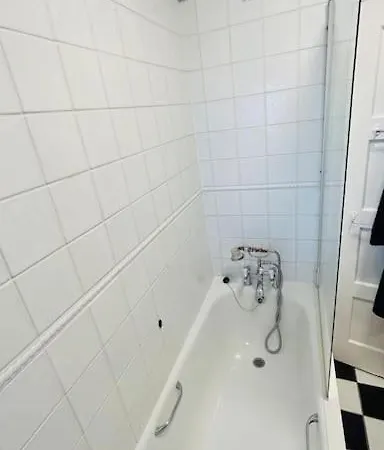 Traditional 3 Bed Flat In Highgate *