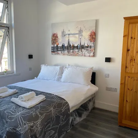 Amazing 3 - East * London