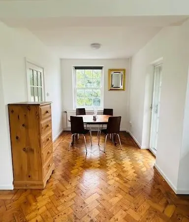 Traditional 3 Bed Flat In Highgate Apartment London