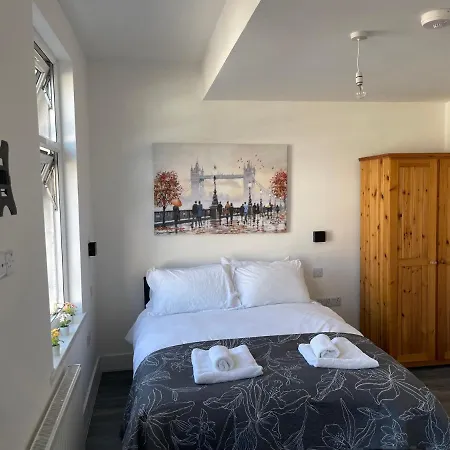Amazing 3 - East London