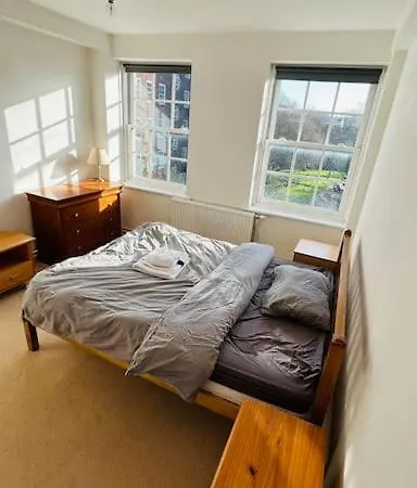 Apartment Traditional 3 Bed Flat In Highgate *