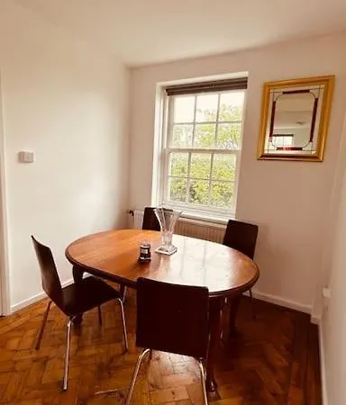 Apartment Traditional 3 Bed Flat In Highgate London