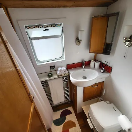 Botel Cosy Canal Boat In Little Venice By Paddington For Family & Friends