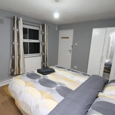 Modern 2 Bed Close To City