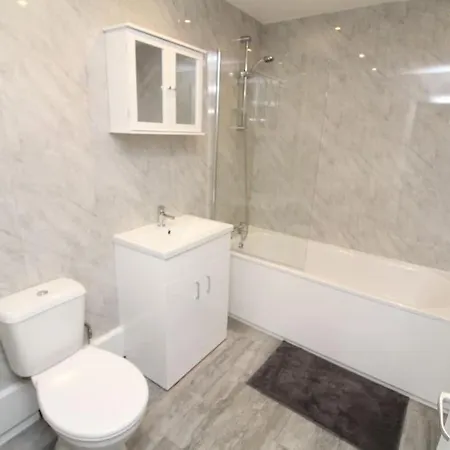 Apartment Modern 2 Bed Close To City *