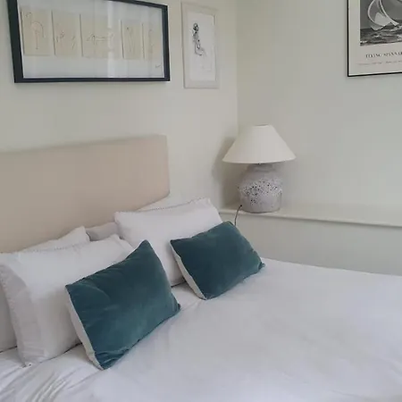 Beautiful Two Bedroom Flat In Kensington Apartment London