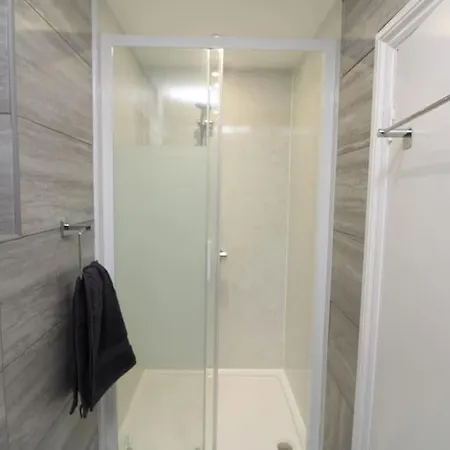 Apartment Modern 2 Bed Close To City