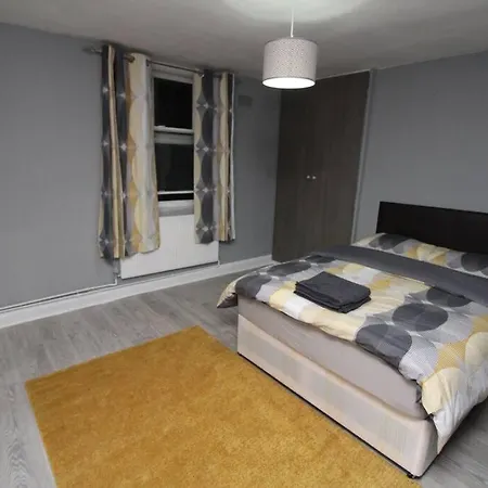 Modern 2 Bed Close To City London