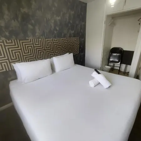 Homestay R2 Superking Sized Bed & 65