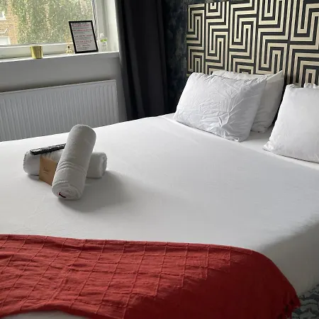 R2 Superking Sized Bed & 65